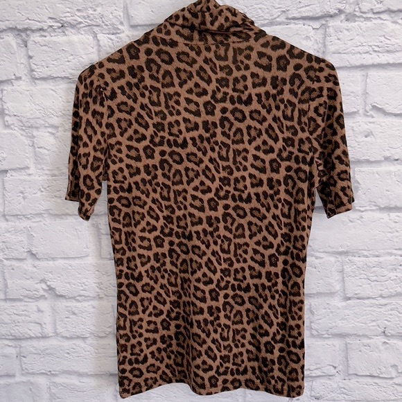 Michael Kors, short sleeve, turtleneck, leopard print top - Picture 4 of 5